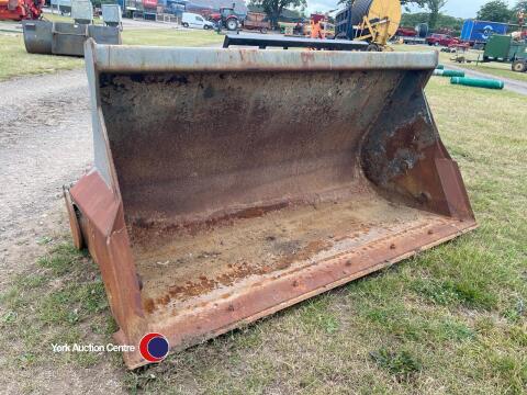 Mason 1.2 cubic meter hi-tip bucket on Kramer brackets, gc
