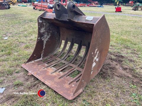 Digger riddle bucket