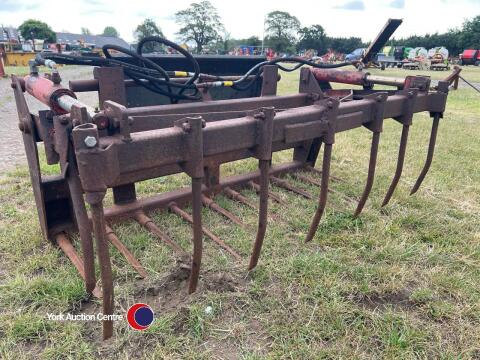 5ft muck grab c/w Chilton brackets