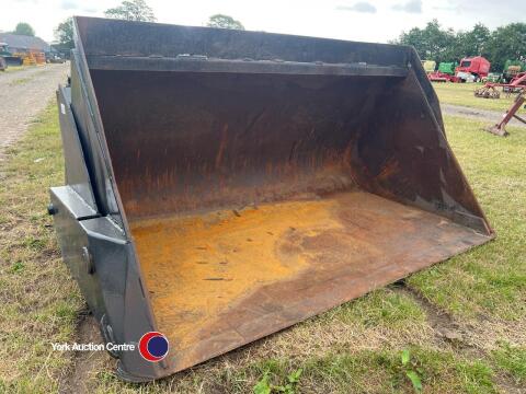 Large toe tip bucket to fit telehandler