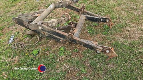 Tractor front linkage