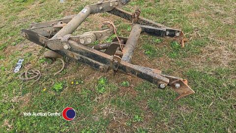 Tractor front linkage