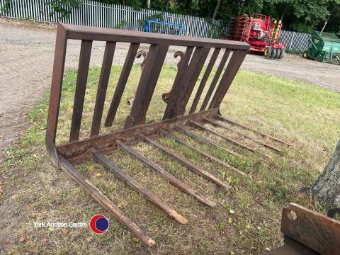 Muck fork with Hardocks tines