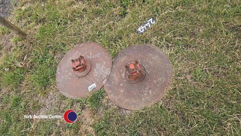 Pair discs suit subsoiler