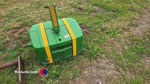 John Deere 900kg weight block