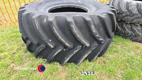 Goodyear 900/60 R32 tyre, gc, no repairs