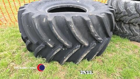 Goodyear 900/60 R32 tyre, gc, no repairs