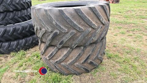 2 x 600-60-30 Michelin tyres