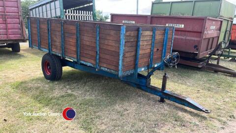 Scaling 6T grain tipping trailer, new floor, good order, hydraulic brakes