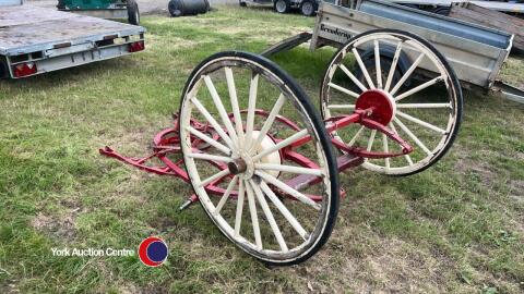 Vintage horse cart, braked axles with wheels and turn circle