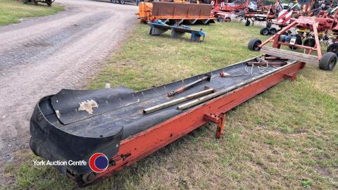 Tong conveyor, 5m long on legs, new 3ph motor