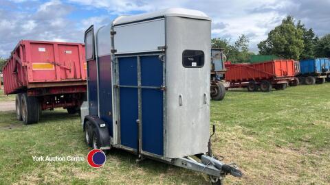 Ifor Williams 505 hunter blue horsebox, partition with breast bars for 2 horses, good tyres, tows lovely