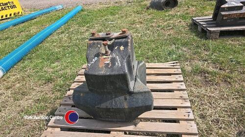 New Holland 450kg weight