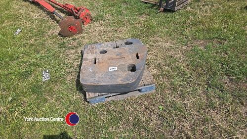 2 New Holland 110kg wafer weights