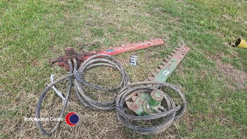 Pair of combine side knives
