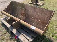 Wide digger bucket - 2