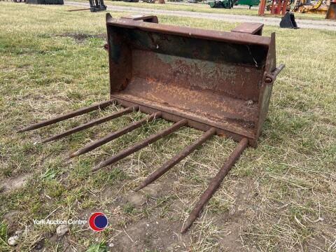 Tractor muck fork