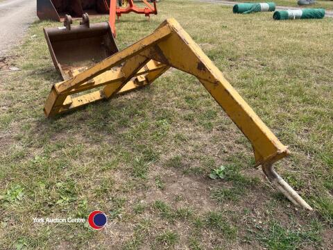 Big bag lifter to fit tractor loader