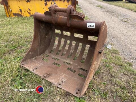 Digger riddle bucket