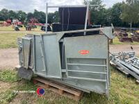 Ritchie Combi Clamp sheep system, c/w weigh platform, Tru test weigh bars, Tru test XPR 2 EID reader, Tru test XR5000 weigh head - 3