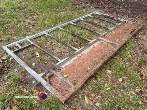 1 feed gate, 2.9m long
