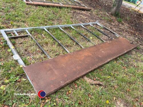 1 feed gate, 2.9m long