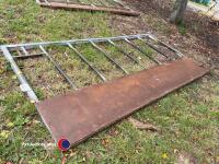 1 feed gate, 2.9m long