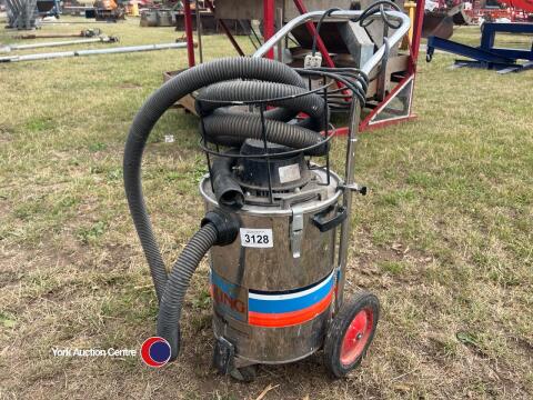 Grain store 240volt Vacuum cleaner with hoses
