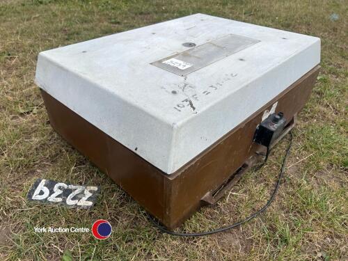 Large egg incubator
