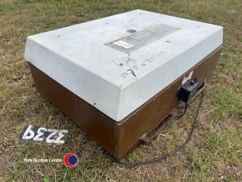 Large egg incubator