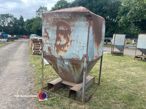 Tote bin