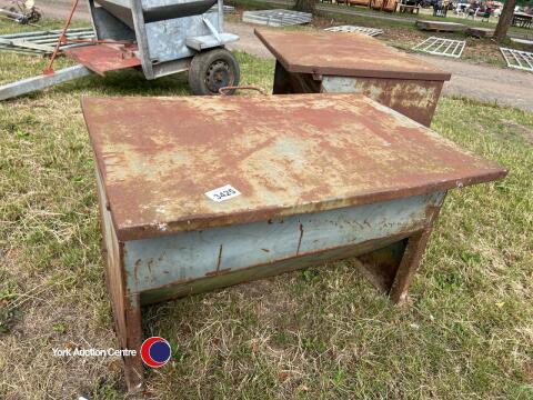 2 pig feeders