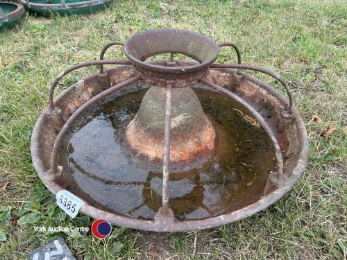 Pig feeder with all bars, water tight