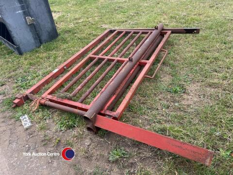 Cattle sliding gate