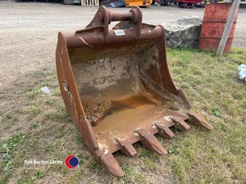 Large digger bucket