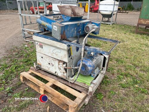 LPE automatic 700 roller mill