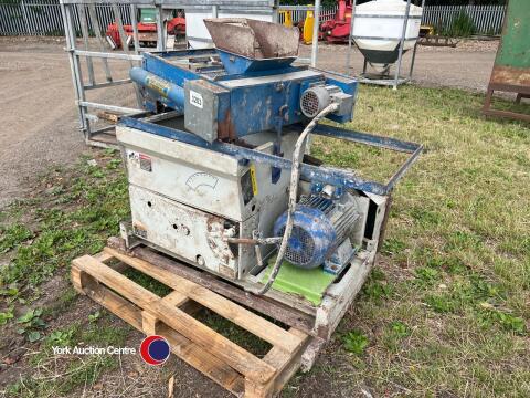 LPE automatic 700 roller mill