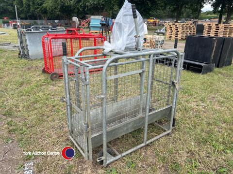 Galvanised sheep weigh