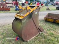 2ft trenching bucket on Ackerman quick fit pin - 2