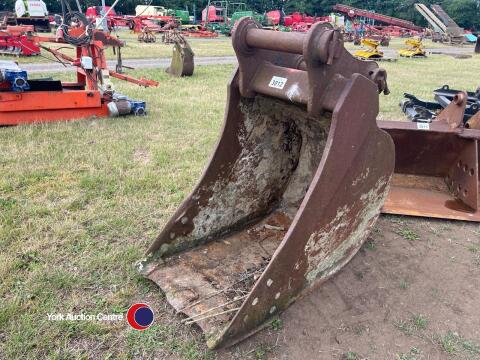 2ft trenching bucket on 65mm pins