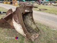 2ft trenching bucket on 65mm pins - 2