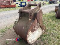 2ft trenching bucket on 65mm pins - 3