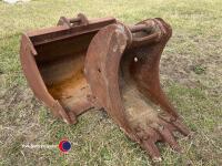 12in x 24in Kubota digger buckets
