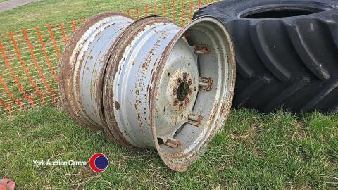 2 x Massey Ferguson 16.9-38 wheel rims