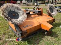 Bemo Classic 40 sweeper, c/w side brushes and collector