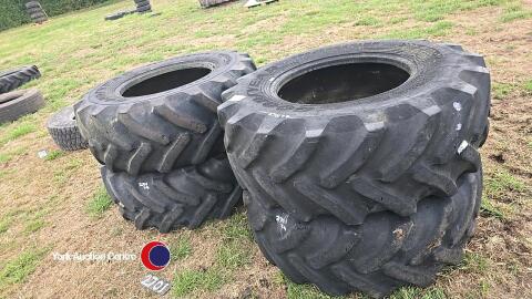 Full set of JCB Loadall tyres 460/70, well worn