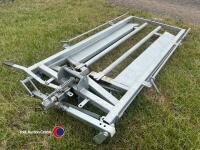 Self closing yoke for cattle race system, locking pins included. - 3