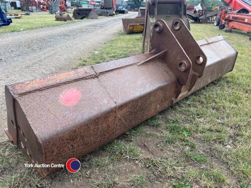 8ft ditching bucket on 45mm pins
