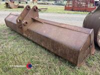8ft ditching bucket on 45mm pins - 2