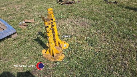 Pair of large axle stands